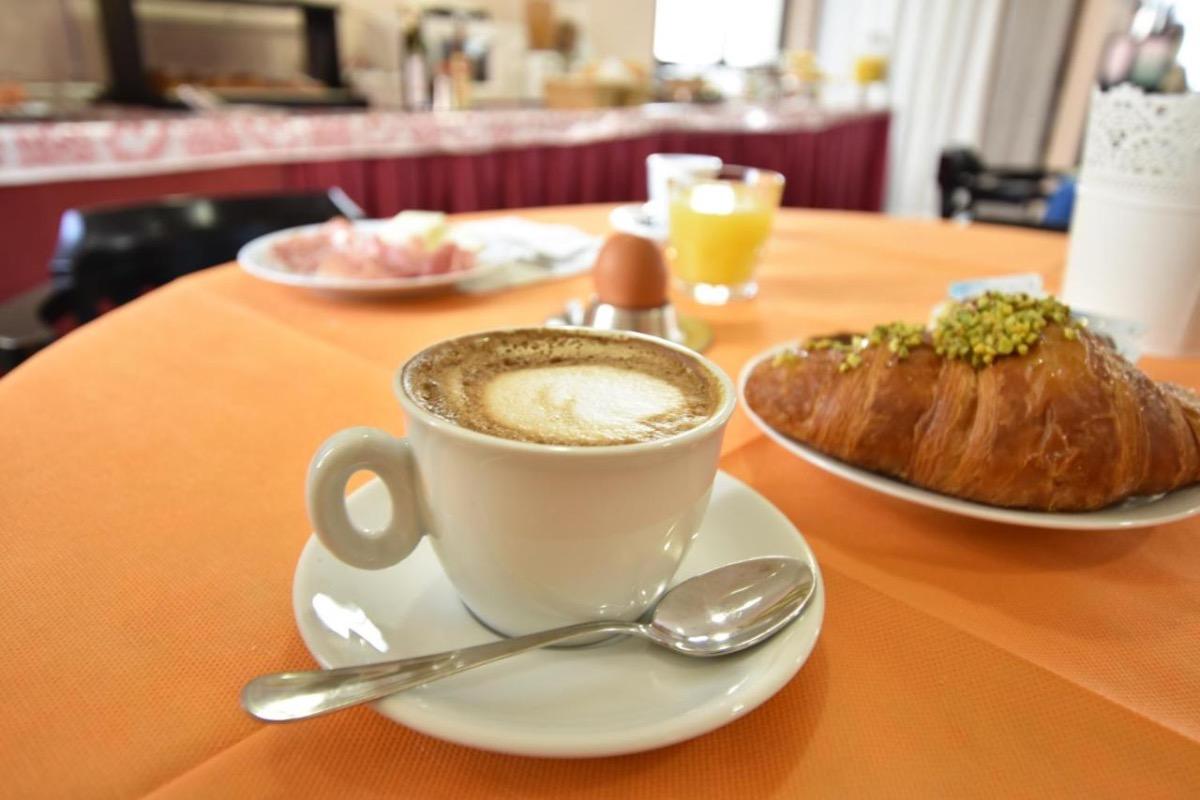 La colazione di HOTEL AZZURRA