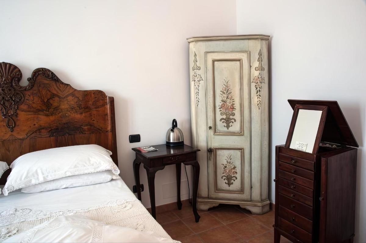 Camera della Nonna con bellissima vista panoramica su Amelia antica, sulle sue antiche torri e chiese...sul lago e sulla campagna sottostante