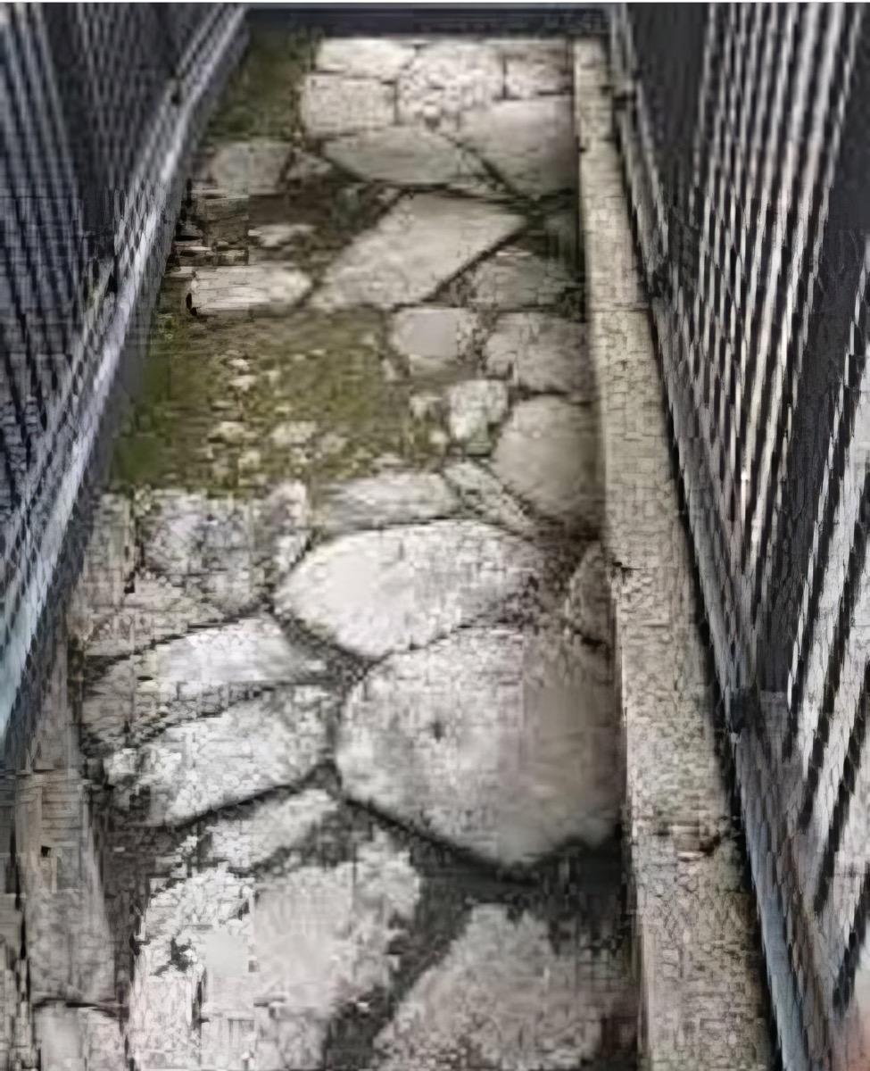 ...Strada romana...centro storico di Amelia