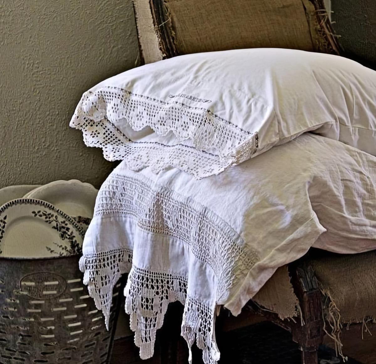 Particolare...merletti lavorati a mano...