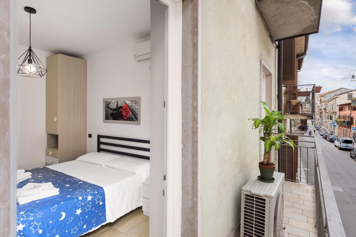 camera con balcone