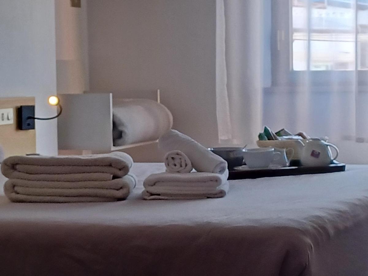 Camera matrimoniale con poltrona letto singolo