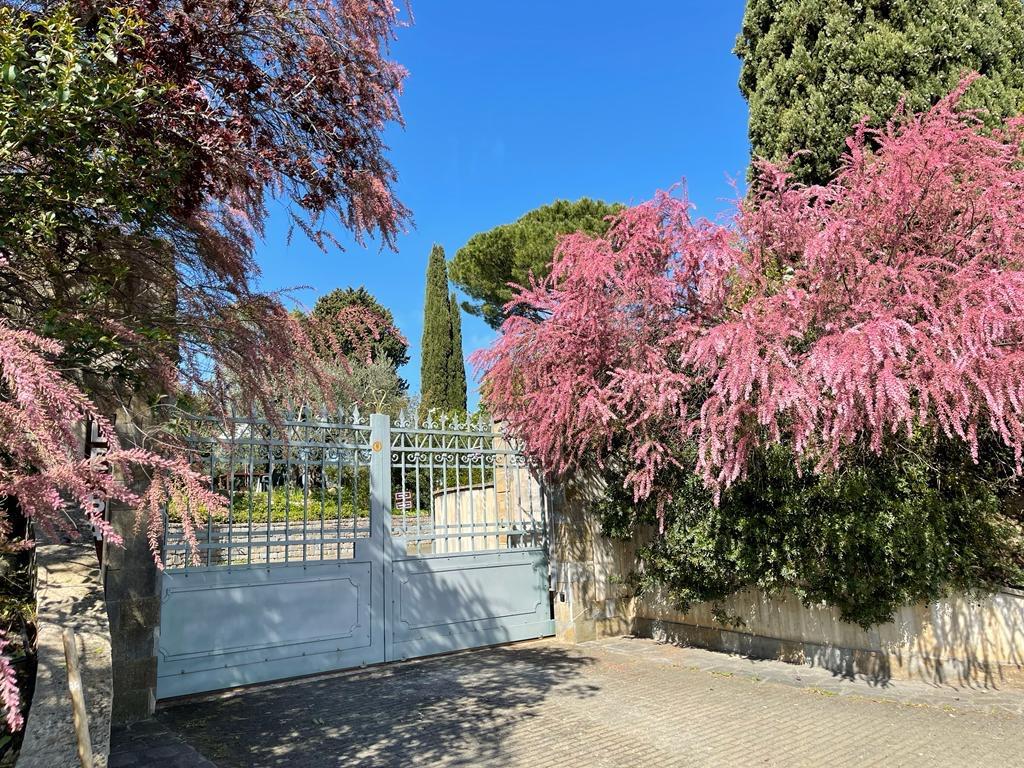 il cancello d'ingresso in Strada Tuderte