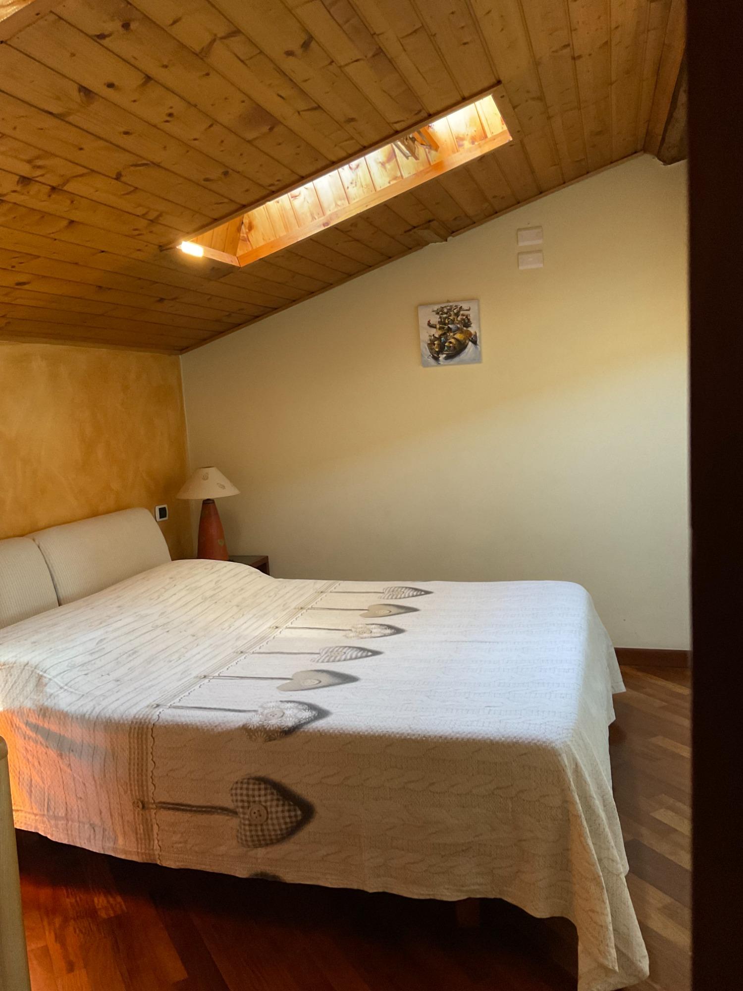 Camera matrimoniale con ampio armadio