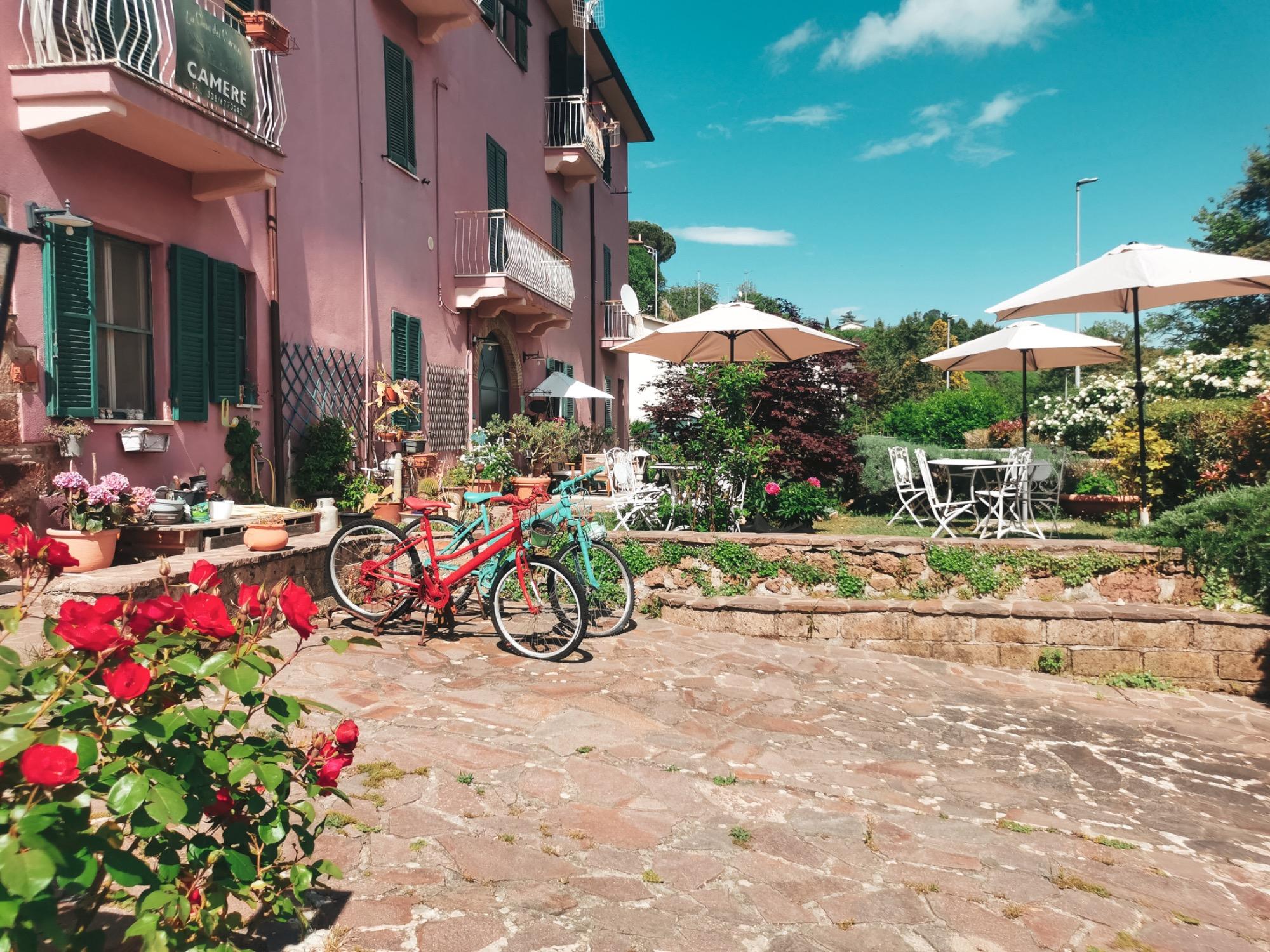 giardino esterno  - parcheggio moto