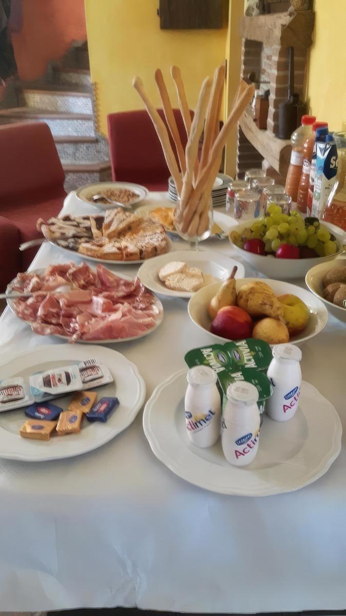La colazione di B&B LE DUE ROCCHE