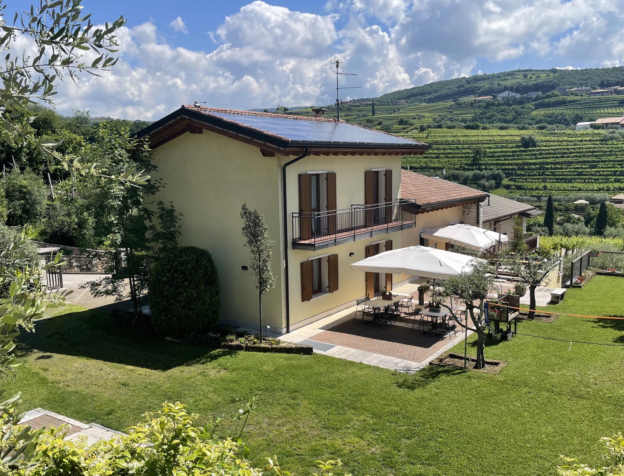 Agriturismo La Bella Vigna tra i vigneti della Valpolicella con giardino e vista panoramica