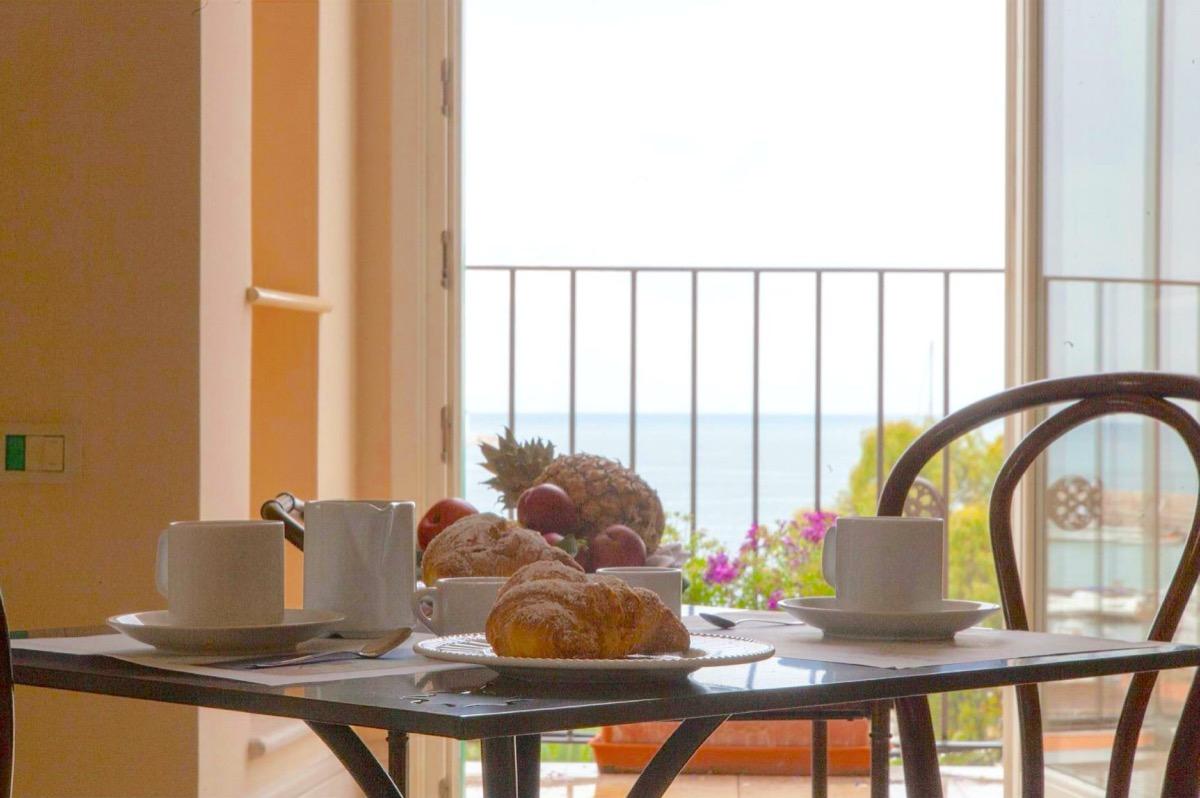 La colazione di LA DOLCE VISTA B&B DI CHARME
