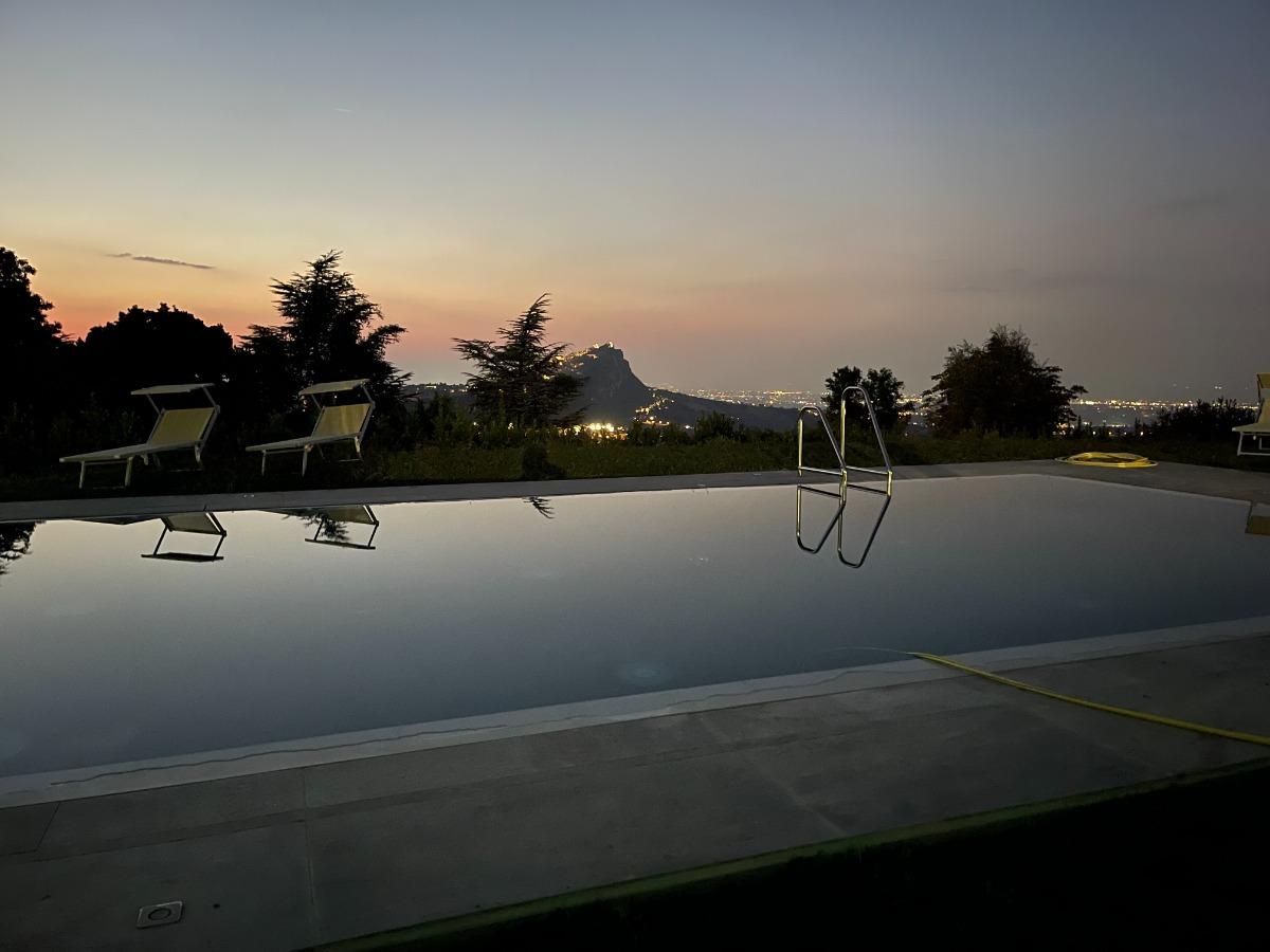 La Piscina al tramonto (Corsi di Nuoto su prenotazione)