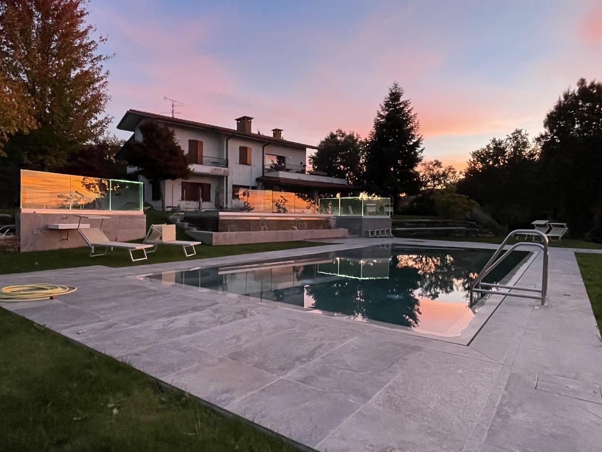 La struttura con la piscina per il Nuoto e Piletas