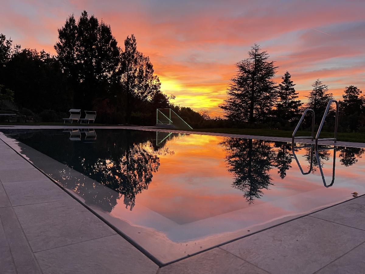 La Piscina al tramonto ..... nuoterete li.