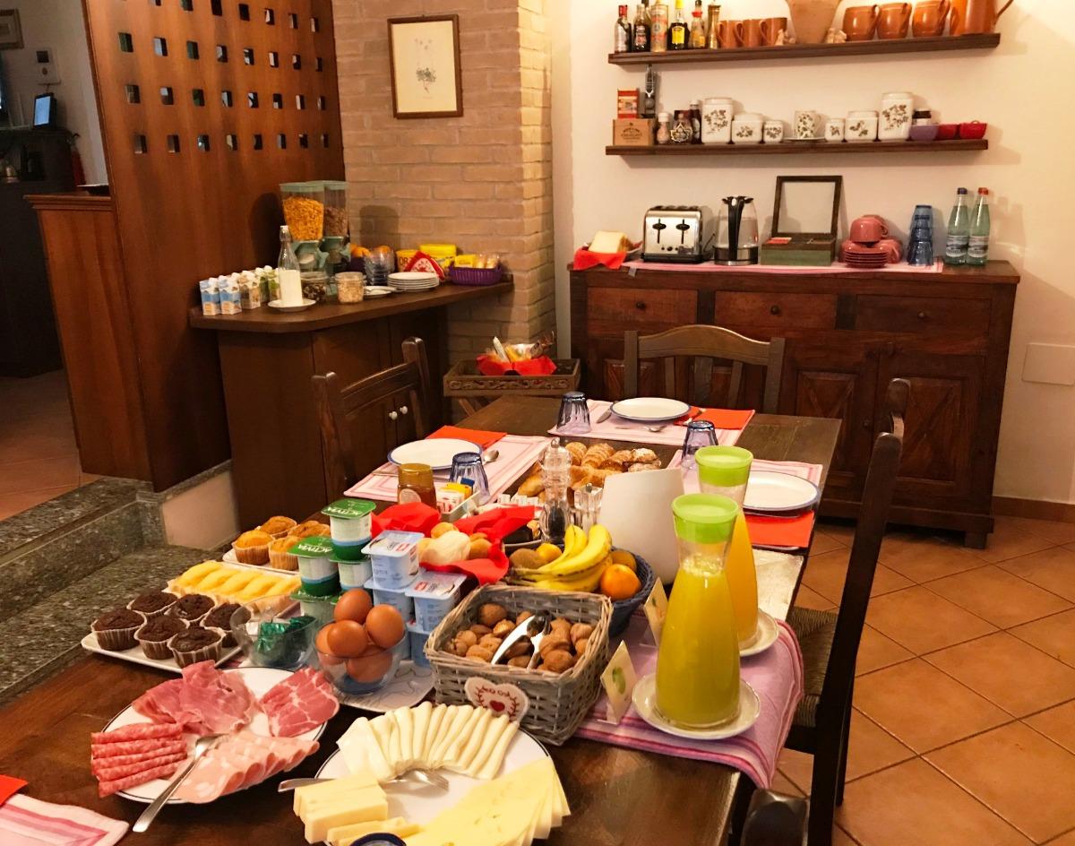 La colazione di CASA VIOLETTA B&B