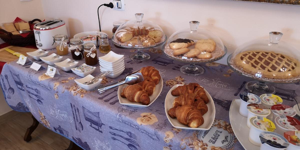 La colazione di B&B PAOLA E FRANCESCO