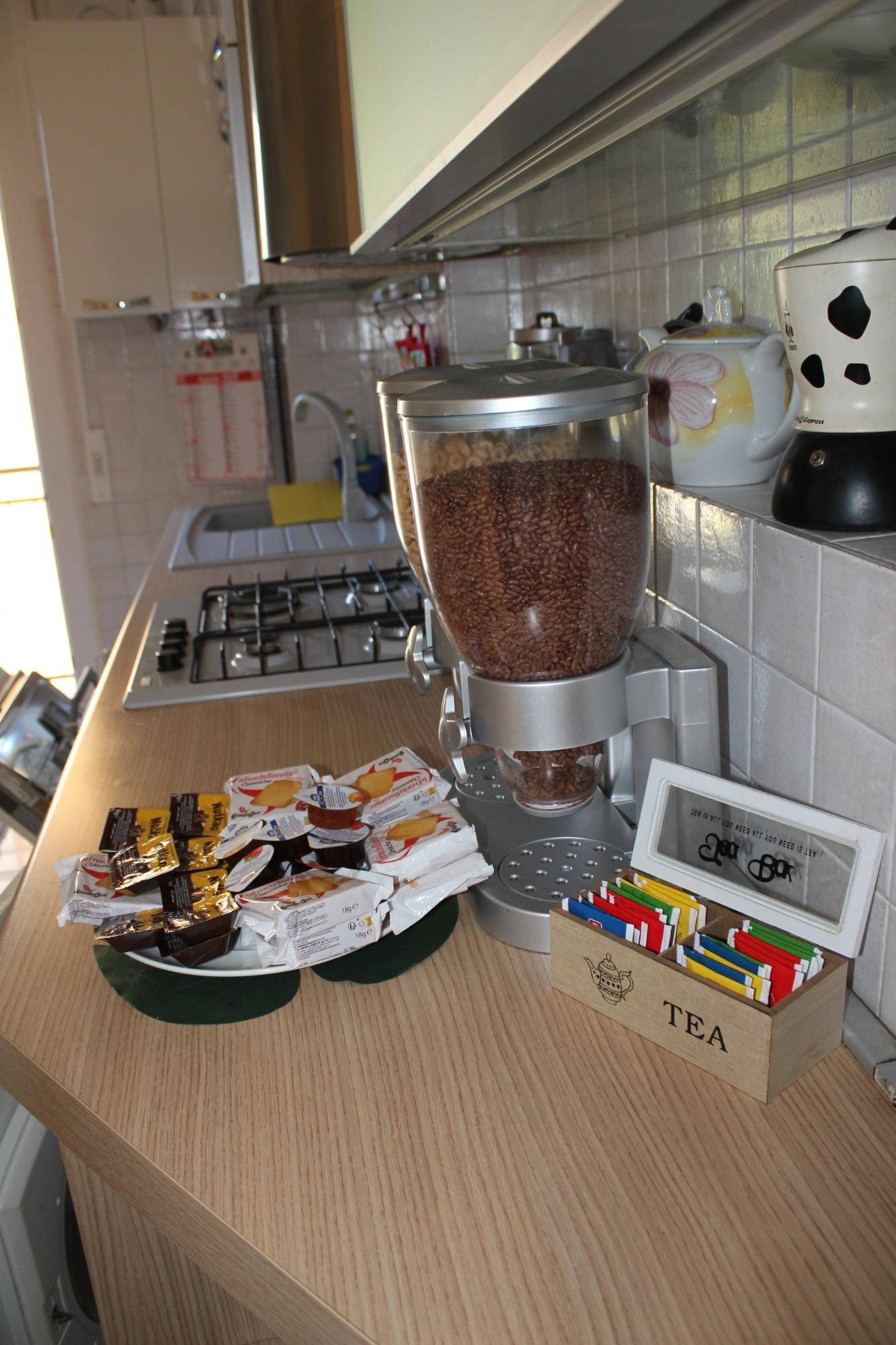 La colazione di YOUHOME MILLELIRE APARTMENT