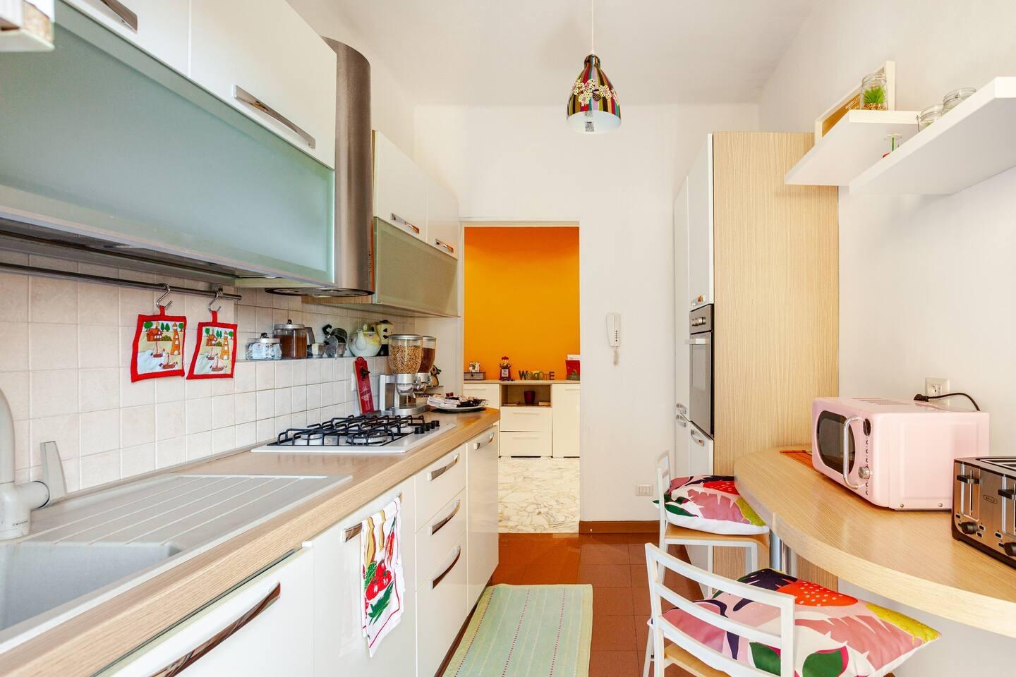 cucina con angolo colazione