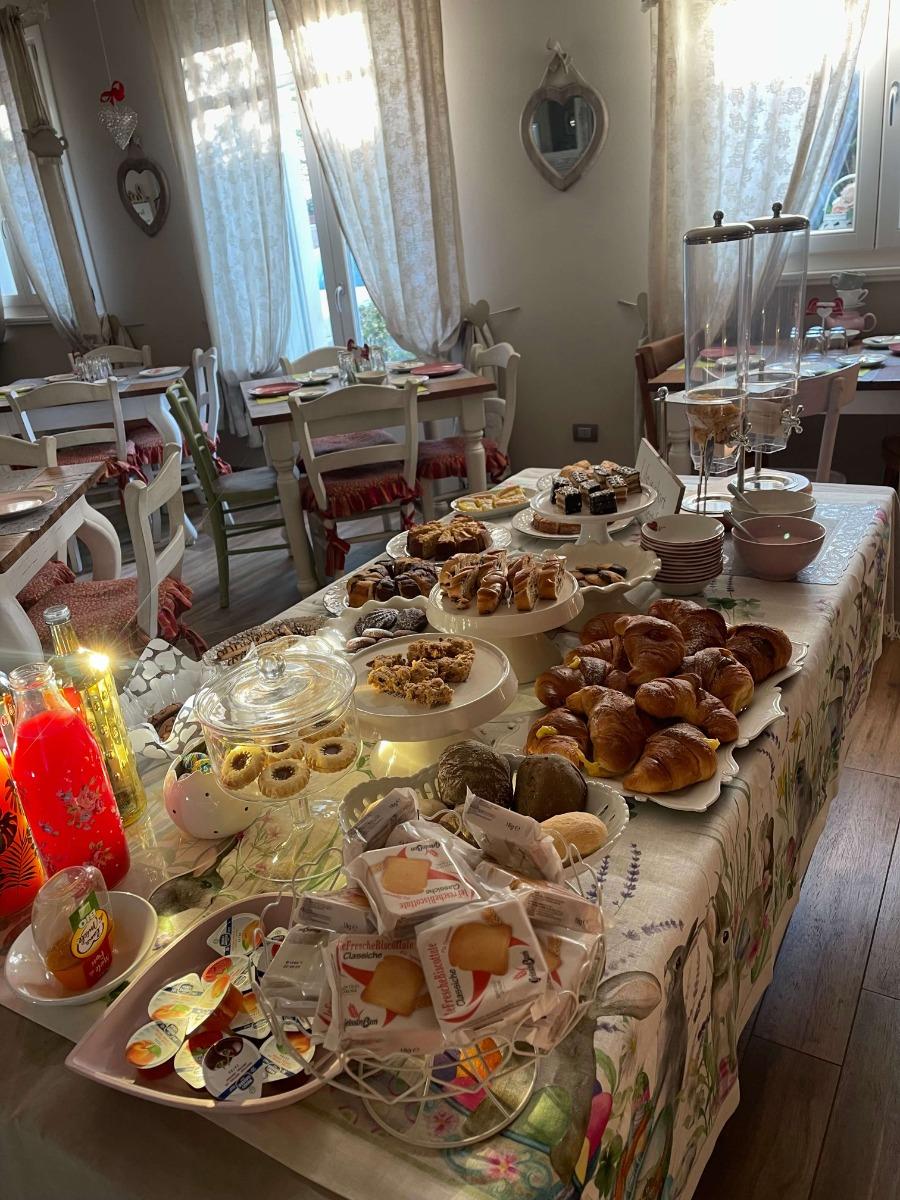 La colazione di B&B CASTELNUOVO DEL GARDA