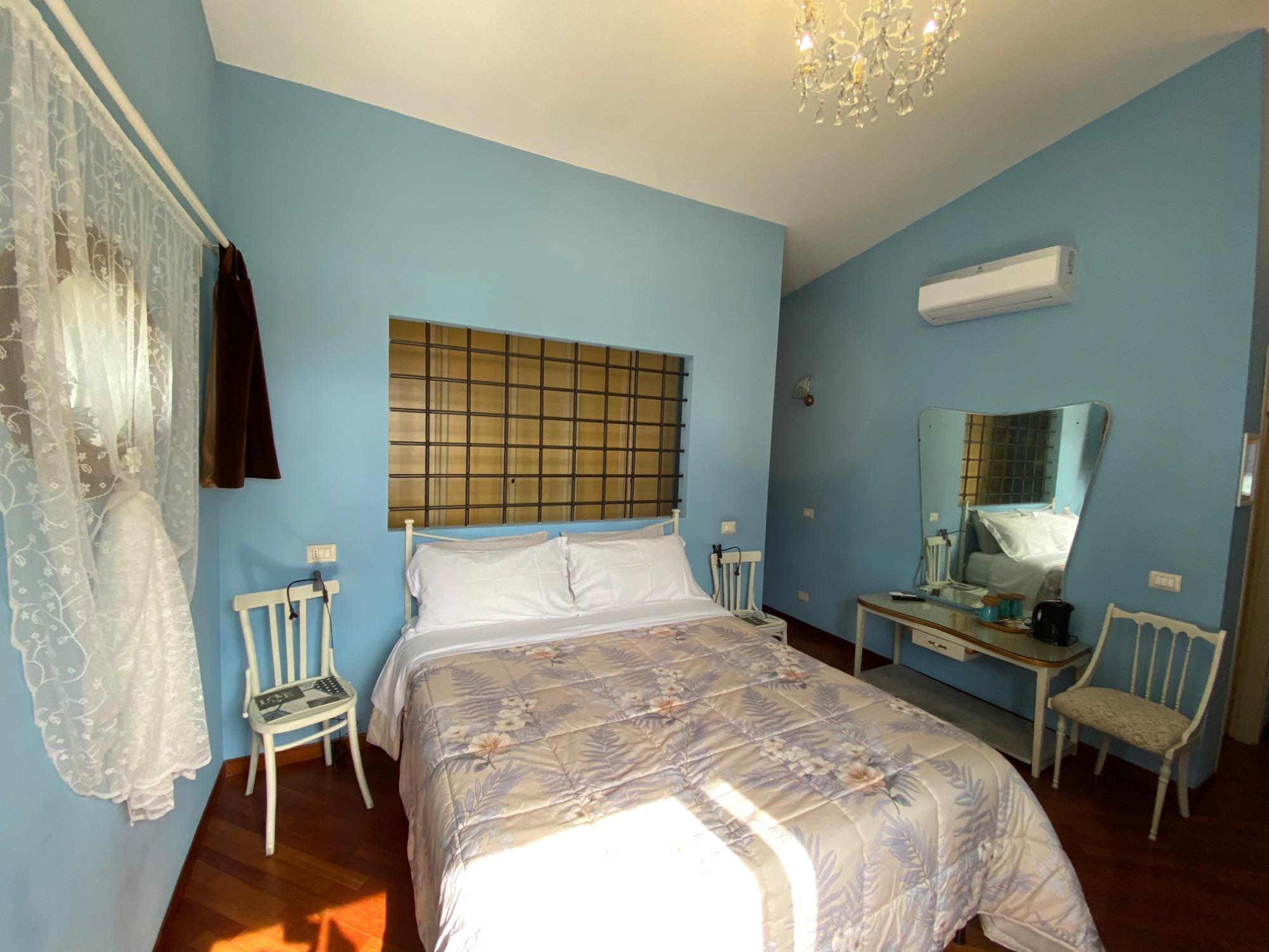 Junior Suite Vista Lago - Letto e Armadio