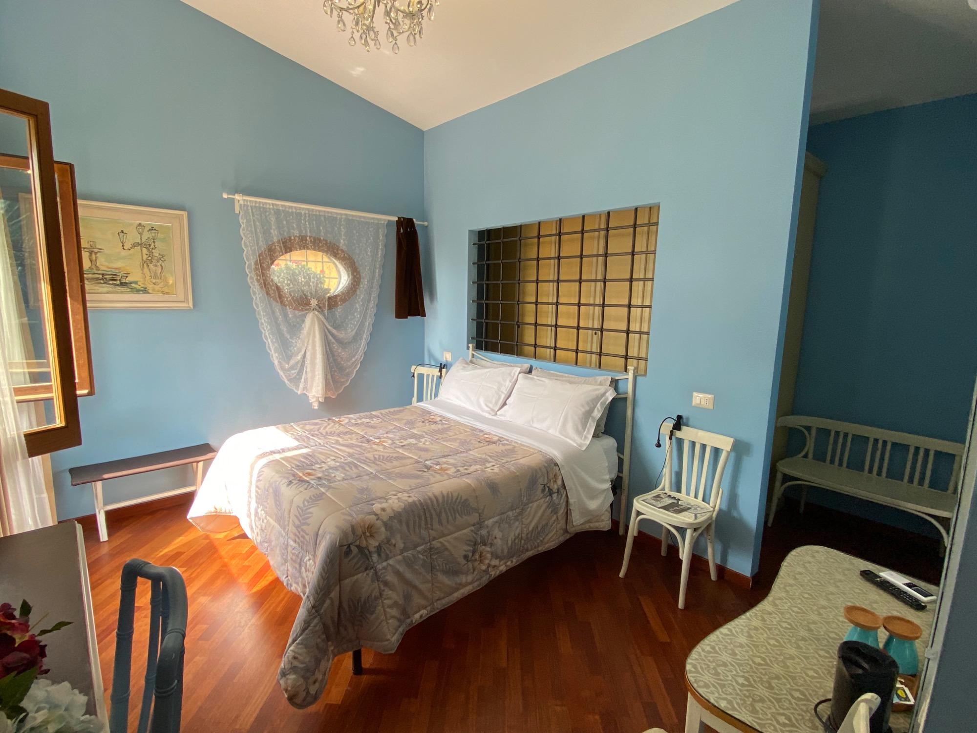 Junior Suite Vista Lago - Letto e Armadio