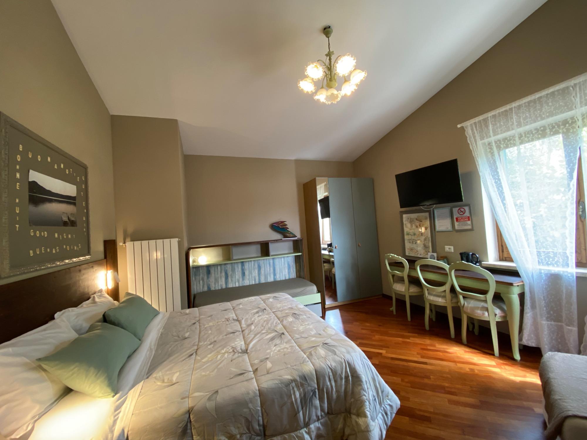 Matrimoniale Vista Giardino - Vista Giardino - Armadio - Letto