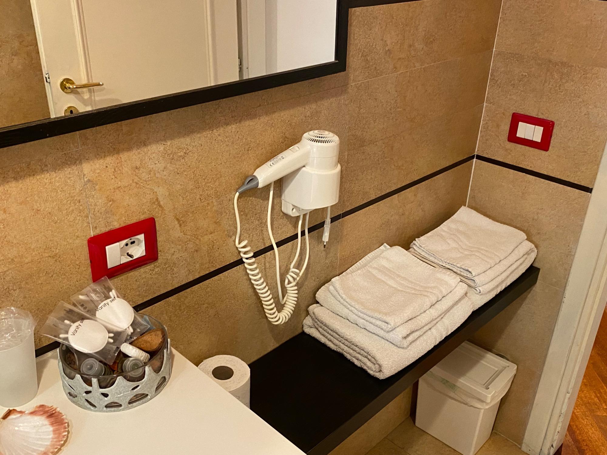 Matrimoniale Vista Giardino - Bagno - Asciugacapelli - Asciugamani