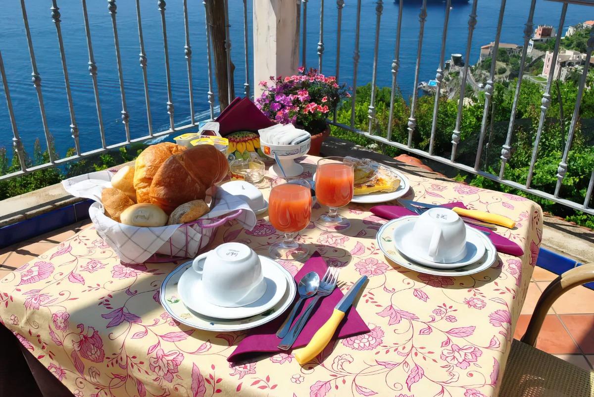 La colazione di B&B PUNTA CIVITA