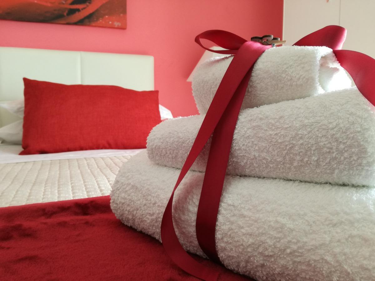 Camera matrimoniale con balcone e bagno privato