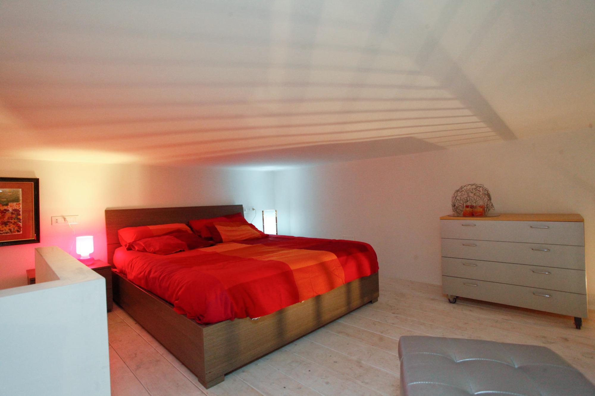 stanza letto loft sul soppalco