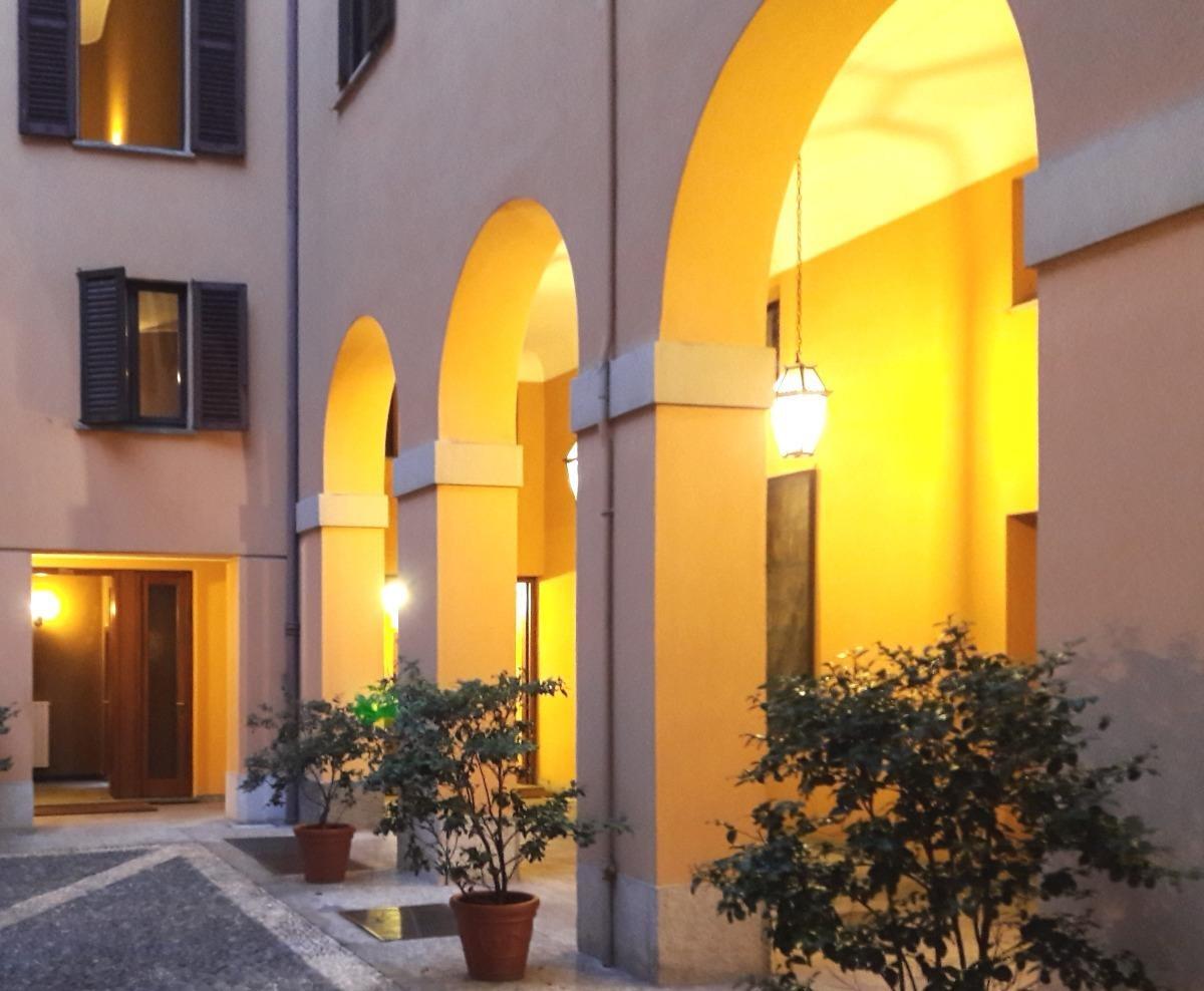 Palazzo Majnoni d'Intignano - Courtyard at night / uno dei cortili alla sera