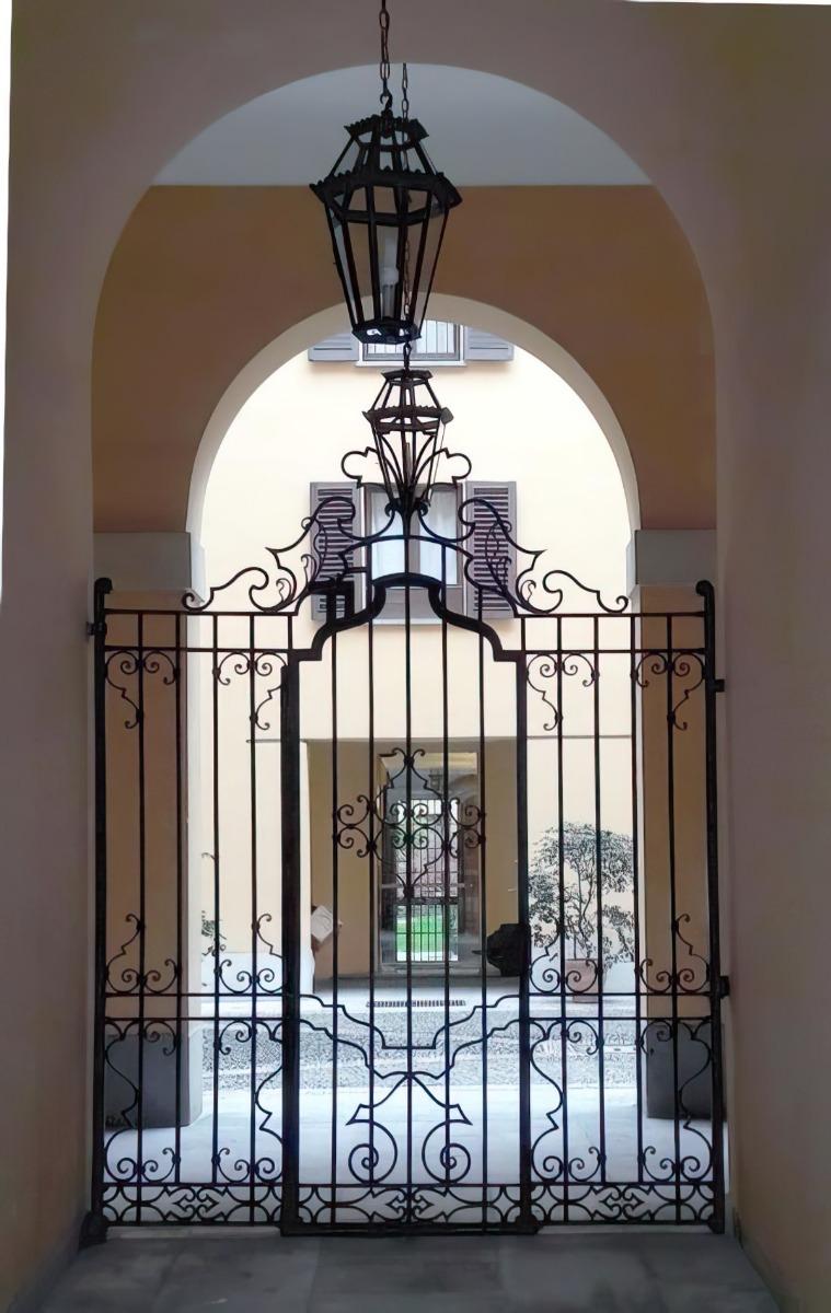 Palazzo Majnoni d'Intignano / entrance gate - cancello d'entrata