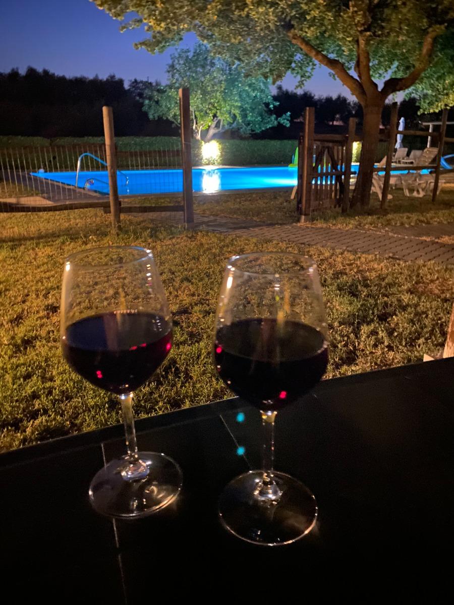 Vino Nobile di Montepulciano e relax al fresco