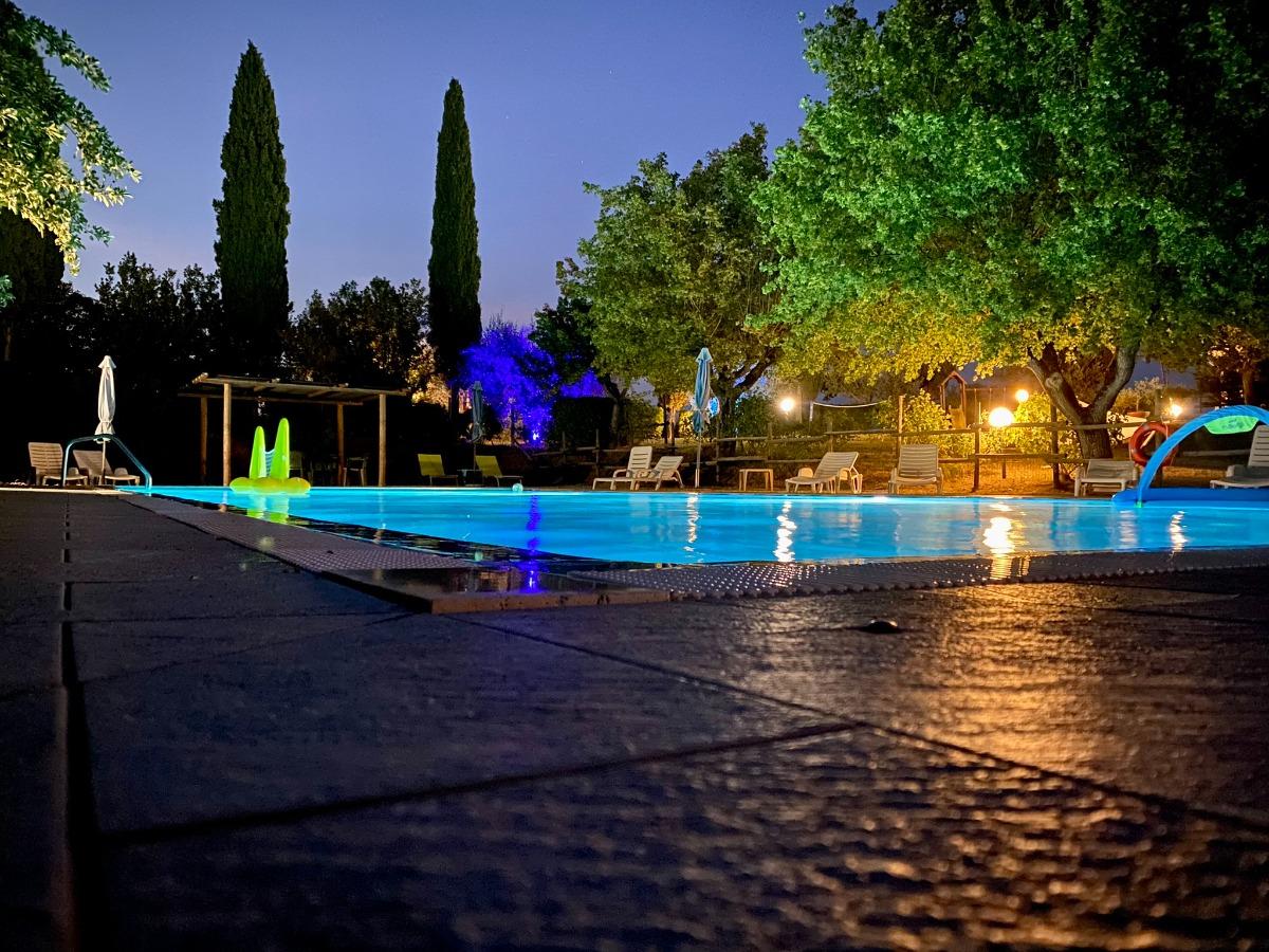 Agriturismo Metina con piscina illuminata