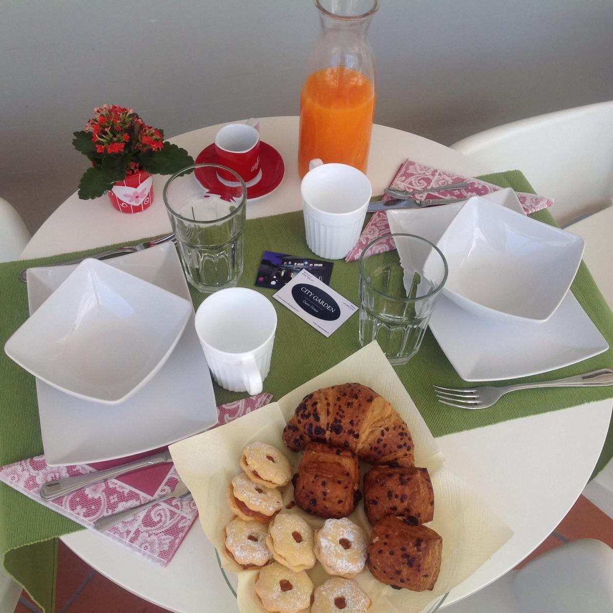 La colazione di CITY GARDEN GUEST HOUSE