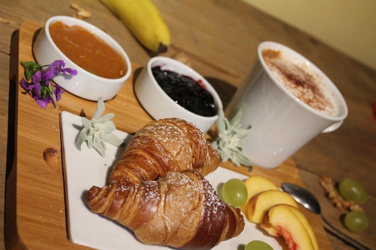 La colazione di LE PETIT COEUR RESIDENCE DE MONTAGNE