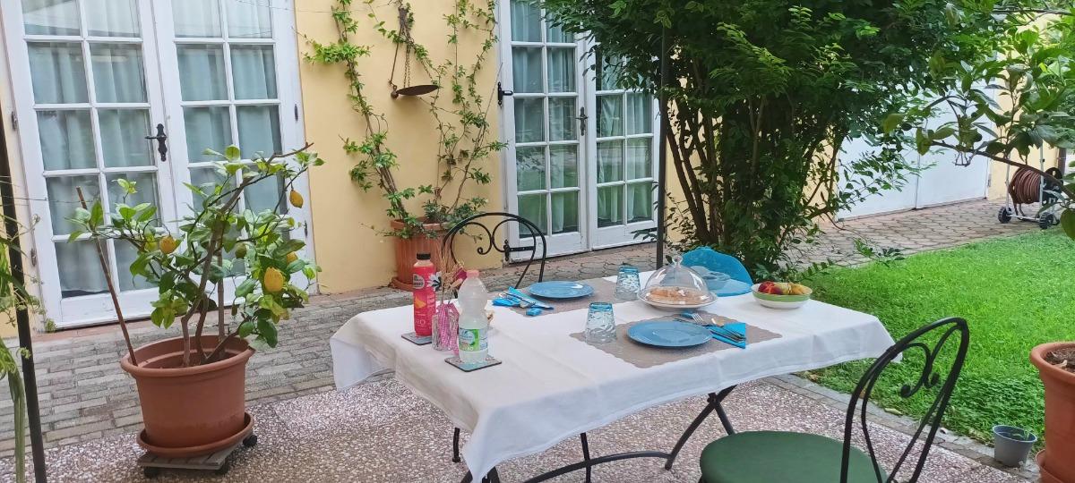 breakfast in the garden