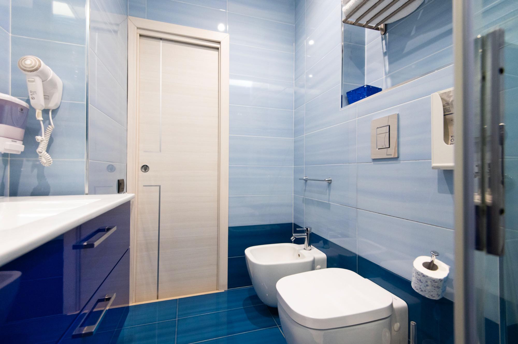 Bagno camera matrimoniale