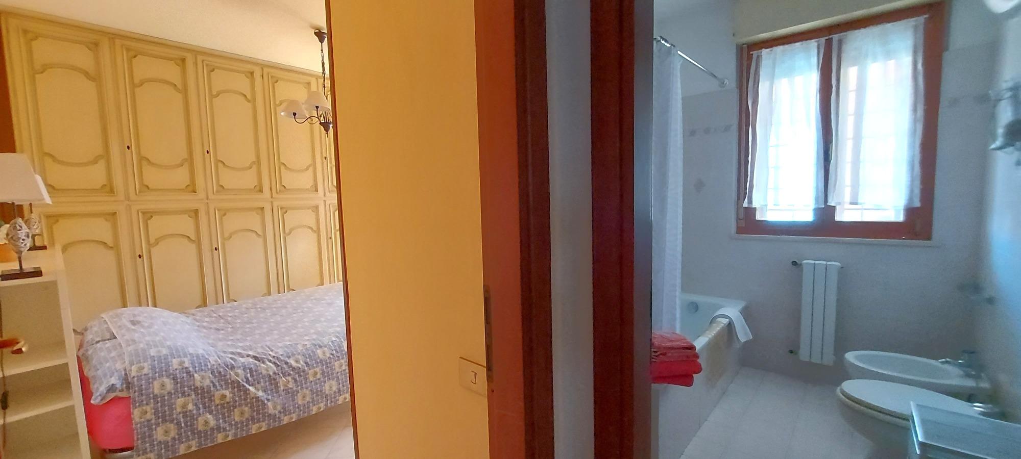 Camera matrimoniale con bagno adiacente