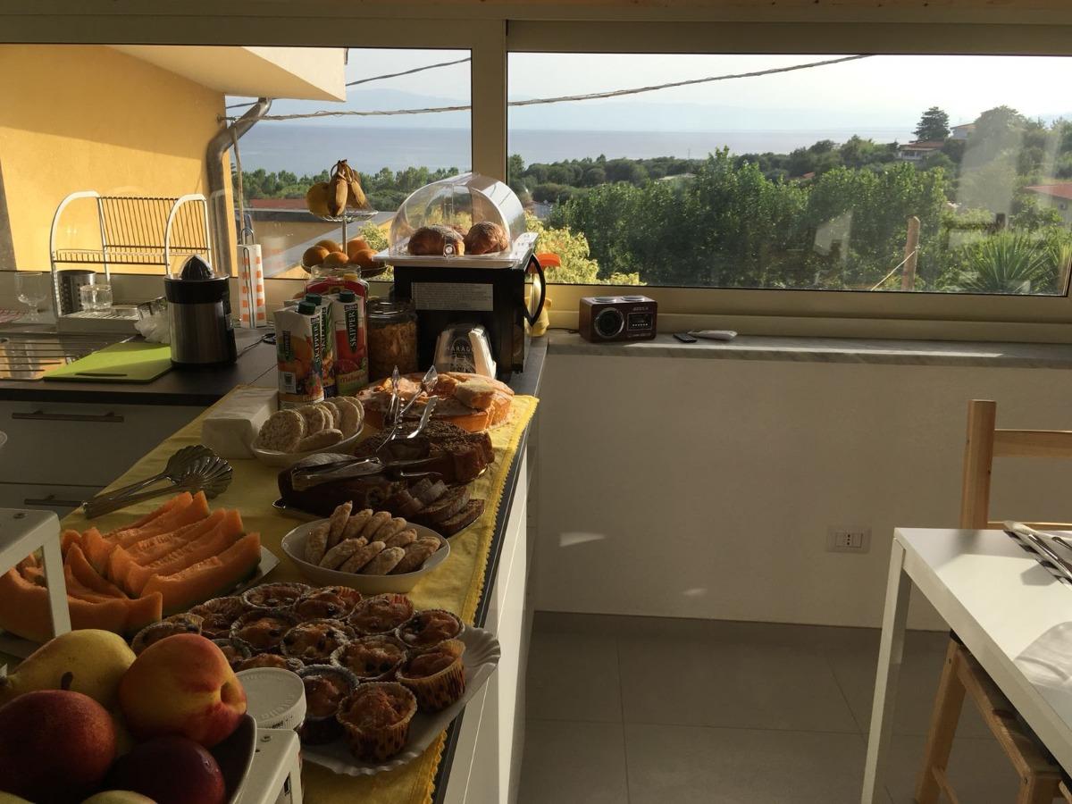 La colazione di B&B IL GIARDINO SUL MARE