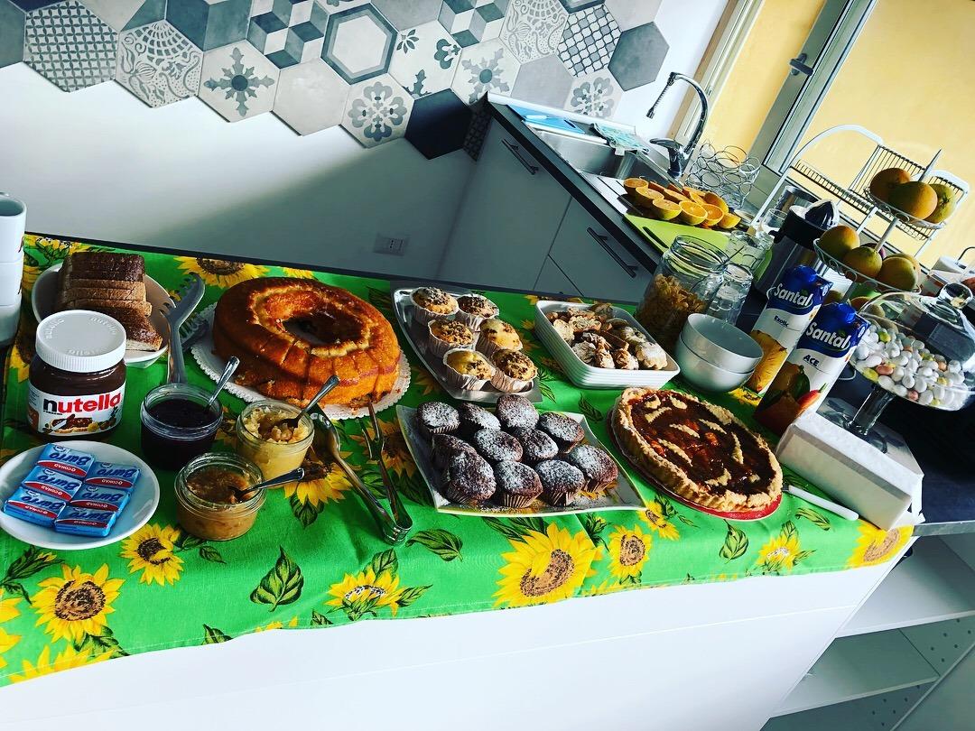 La colazione di B&B IL GIARDINO SUL MARE