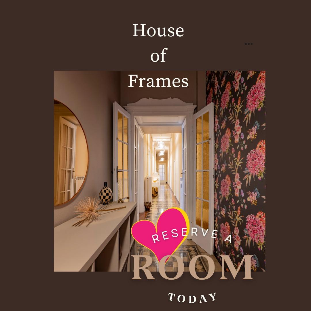 Scopri gli interni di House of Frames: design, atmosfera e cura dei dettagli. Prenota la tua stanza e goditi il tuo soggiorno a Milano.