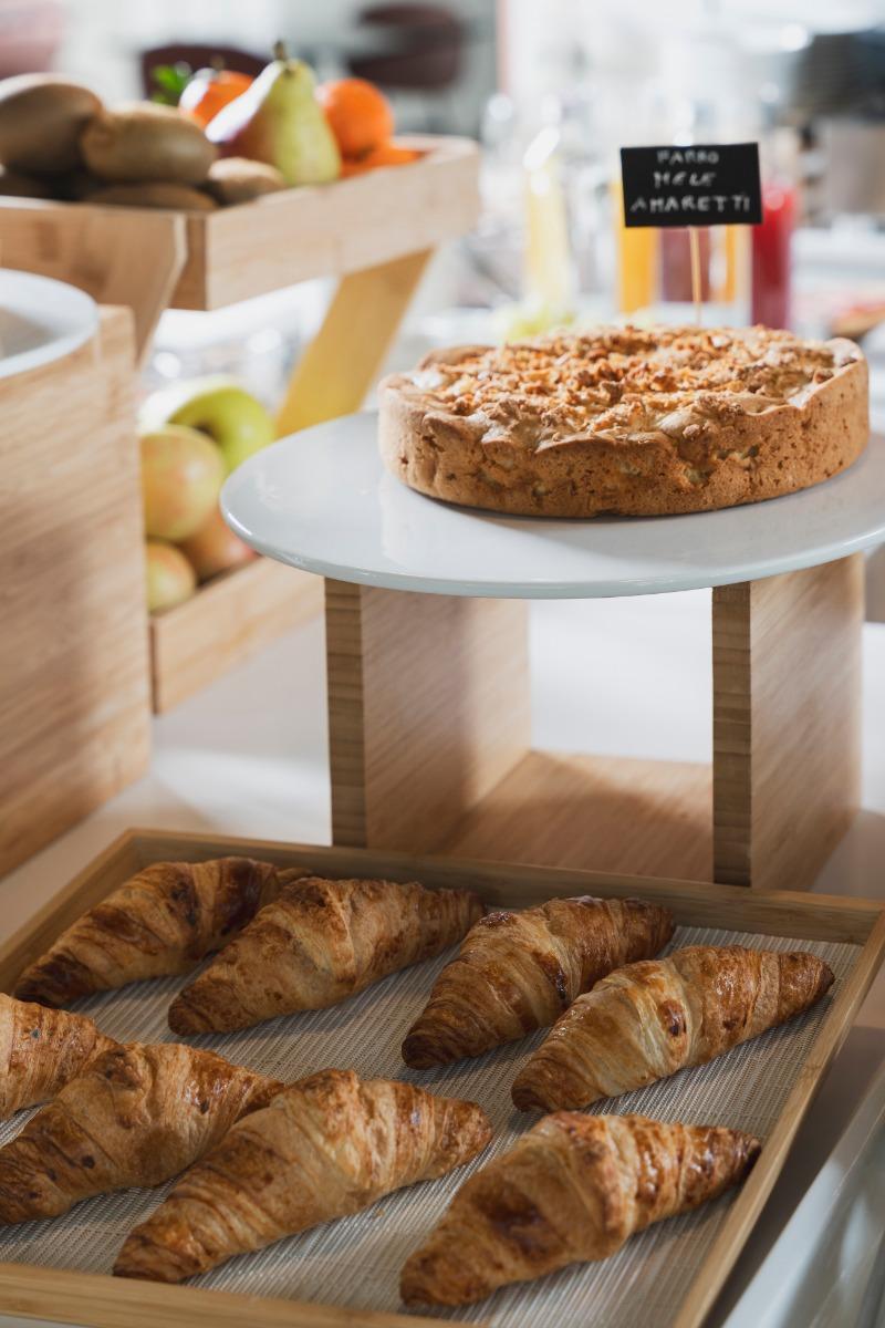 La colazione di AL PONTICELLO & LUXURY APARTMENT