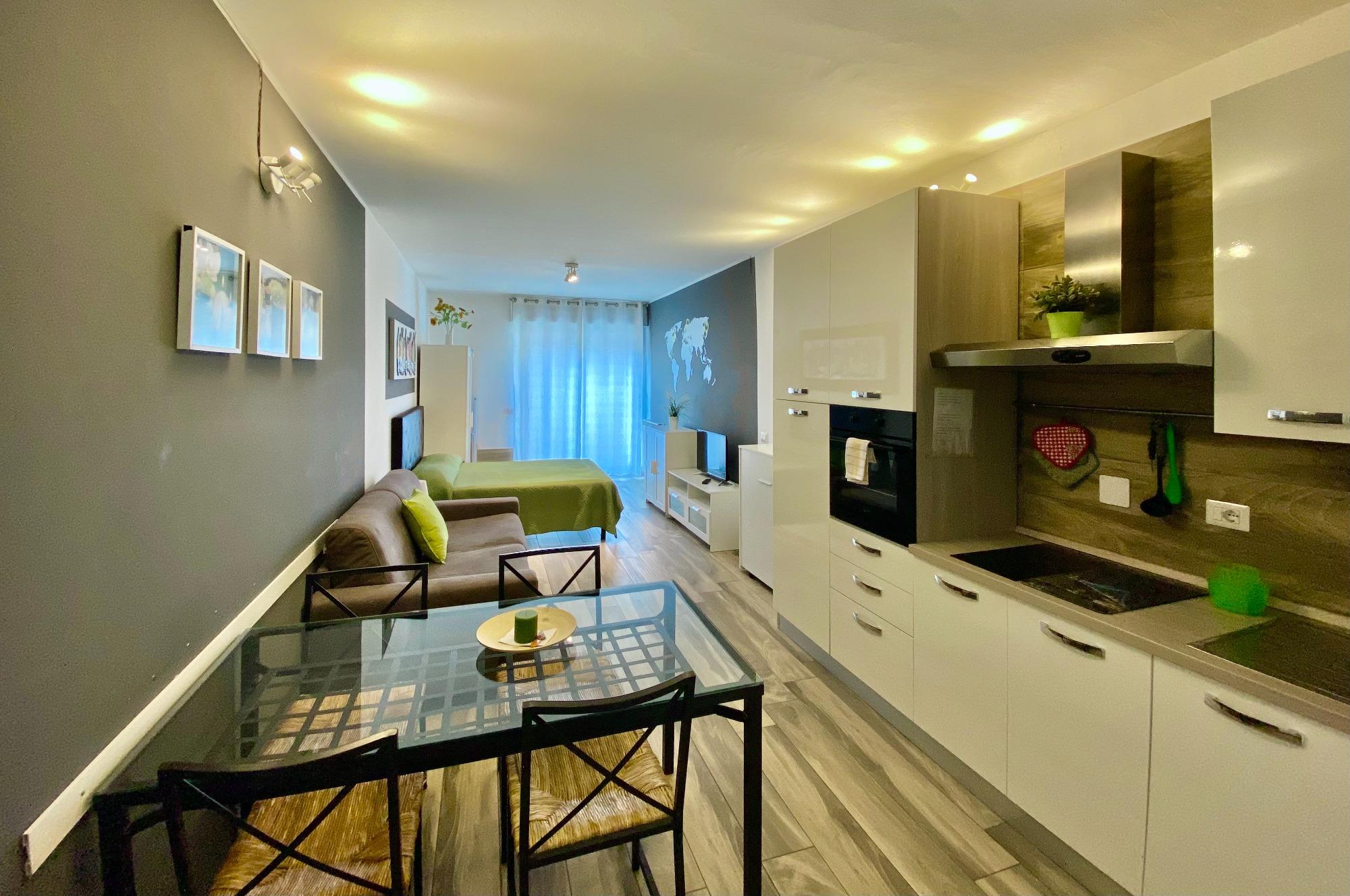 CUCINA COMPLETA - PIANI A INDUZIONE - FORNO - FRIGORIFERO