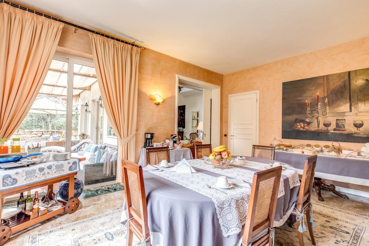 La colazione di LA GAURA GUEST HOUSE