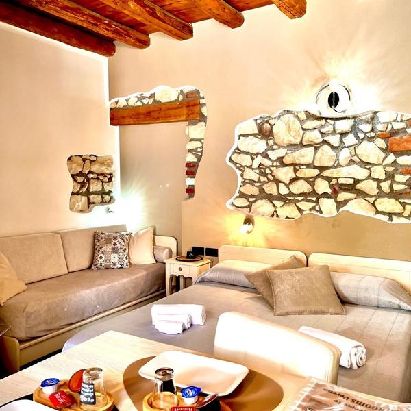  Cq Rooms Verona