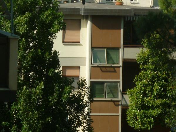 piccola palazzina immersa nel verde