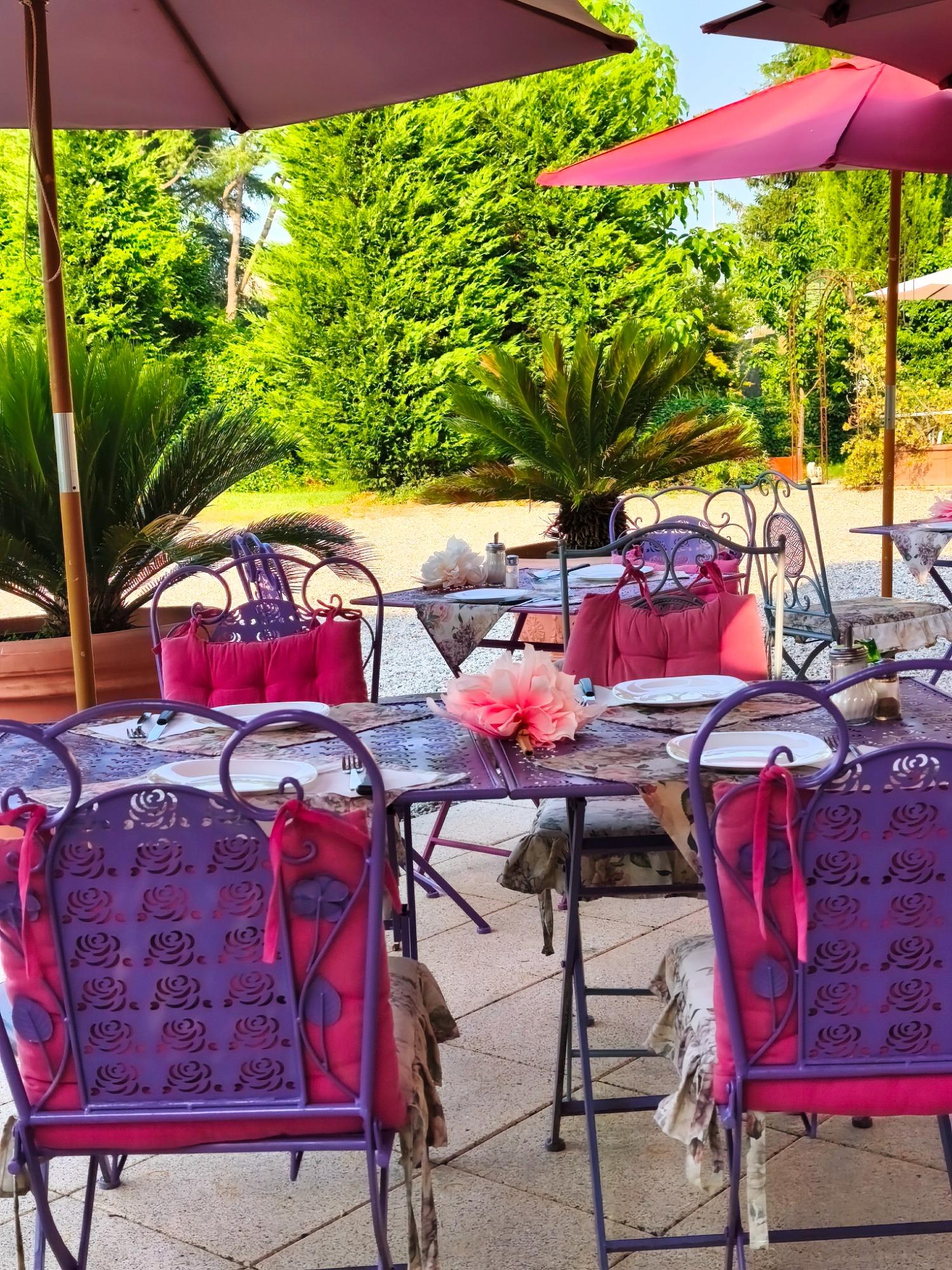 Patio fronte casa per fare la colazione al mattino