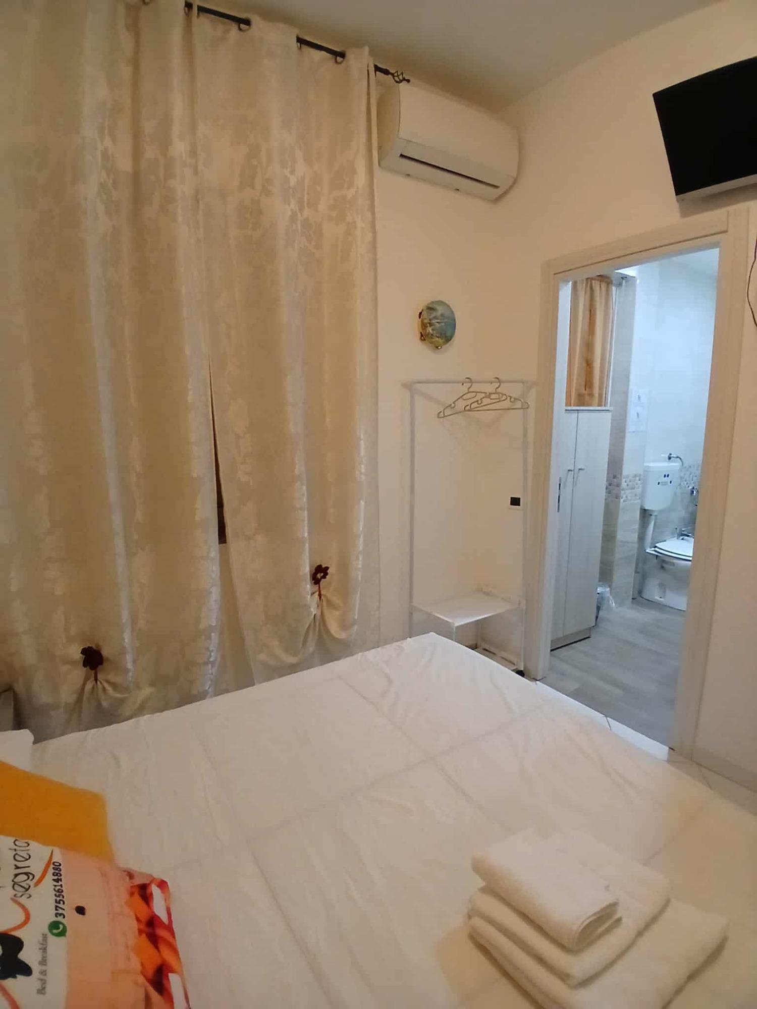 PICCOLA DOPPIA CON BAGNO INTERNO