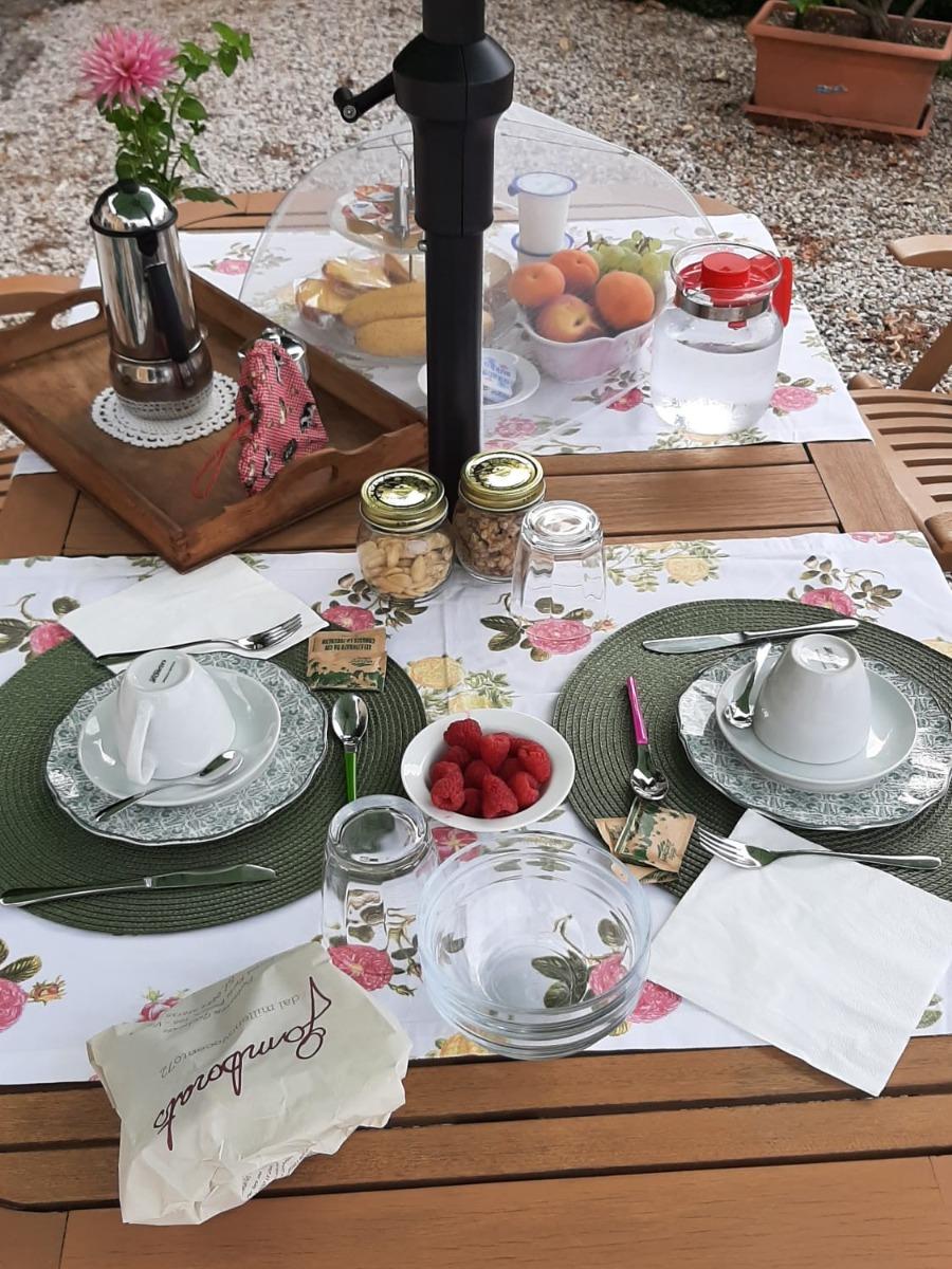 Colazioni estive in giardino