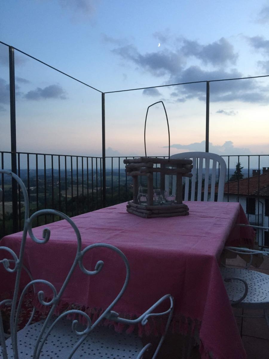 La colazione di B&B MONFERRATO LA CASA SUI TETTI