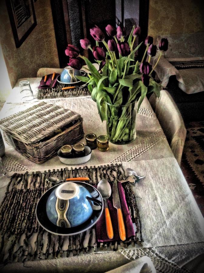La colazione di B&B MONFERRATO LA CASA SUI TETTI