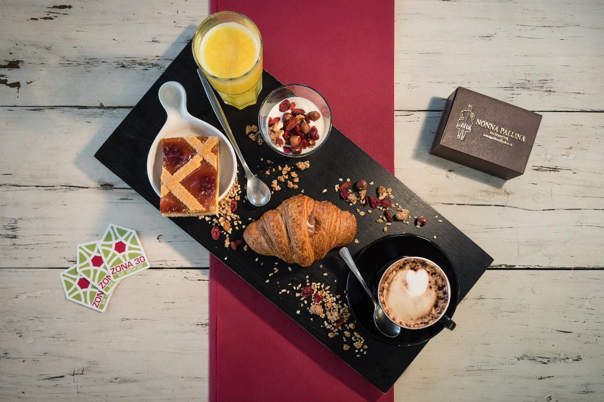 La colazione di ZONA 30 BIKE GUESTHOUSE